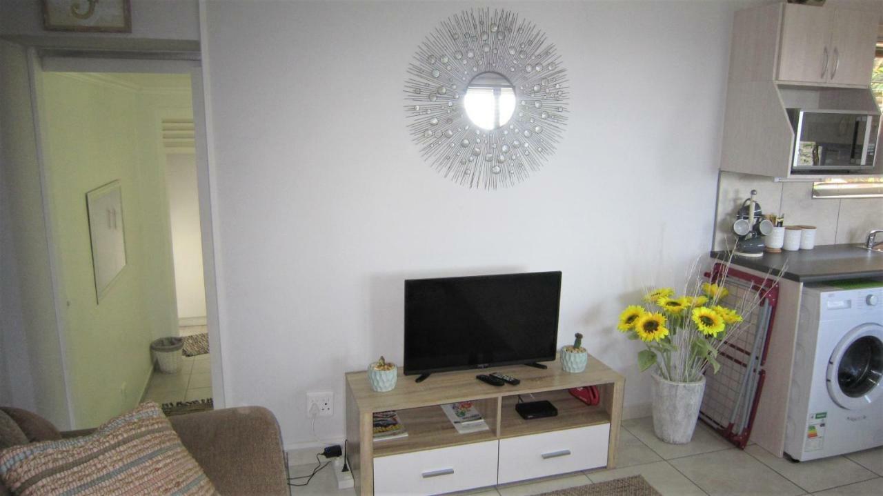 See Rus Self Catering Unit In Westbrook Kzn Private Neat And Cosy Bagian luar foto