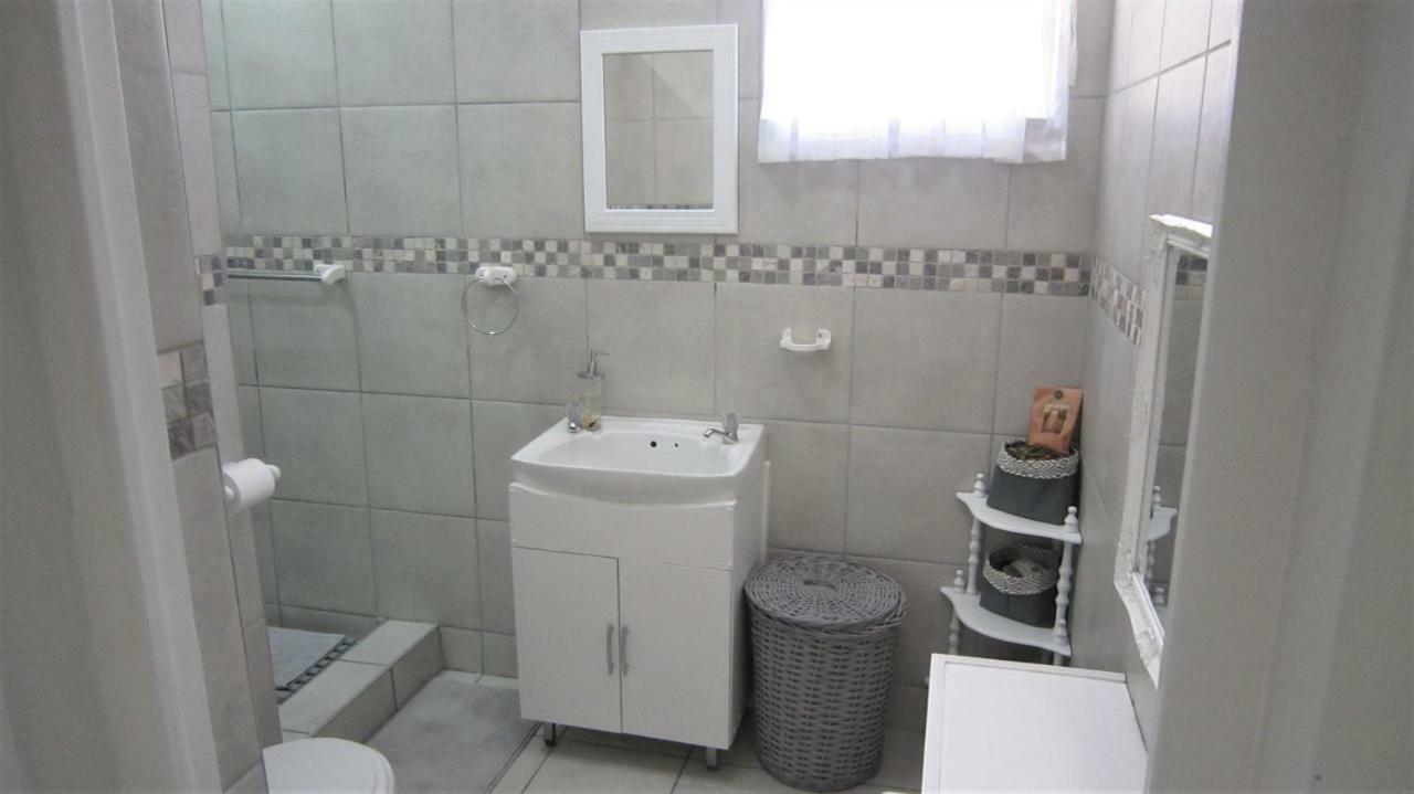 See Rus Self Catering Unit In Westbrook Kzn Private Neat And Cosy Bagian luar foto